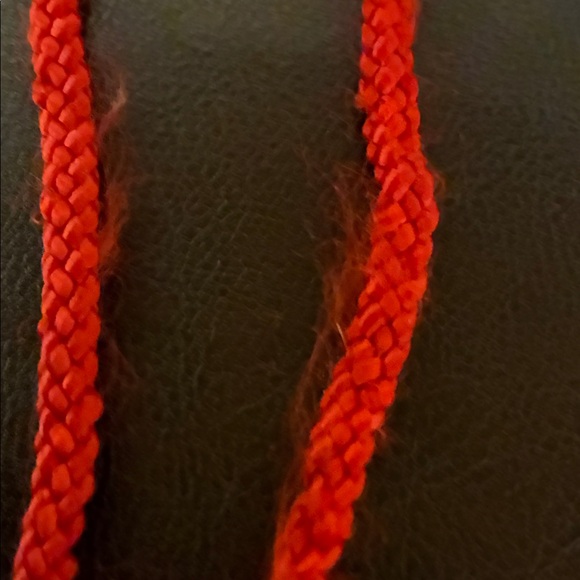 Vintage Red and White opera clown harlequin mask pendant string necklace - Picture 6 of 6